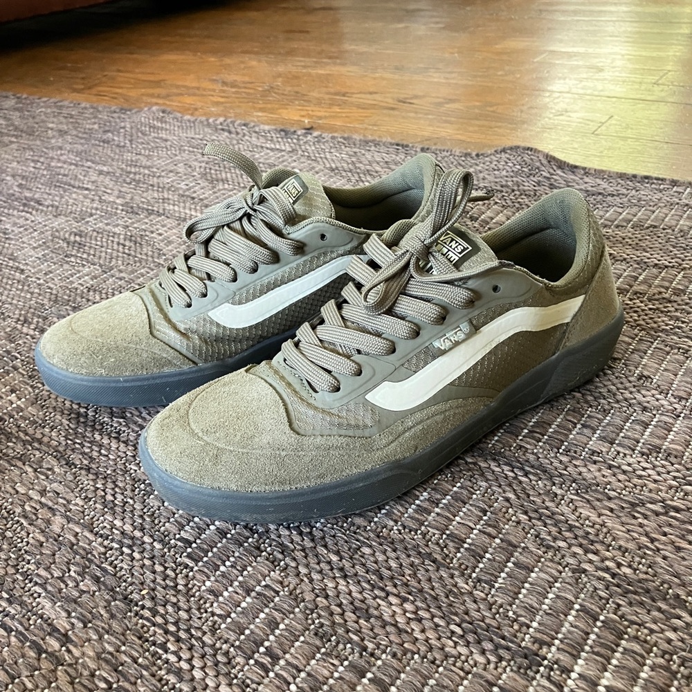 Vans AVE covert green womens 8, mens 6.5